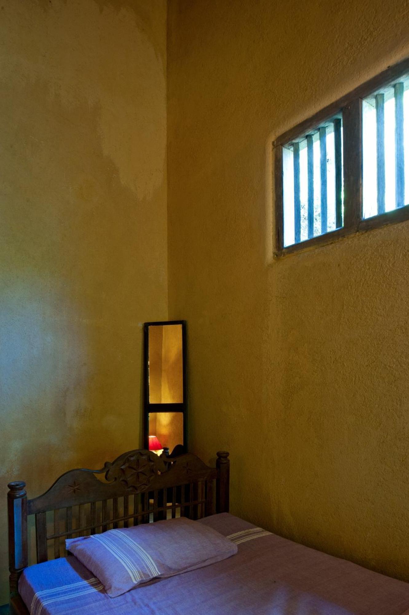 The Kandy Samadhicentre Narampanawa Room photo