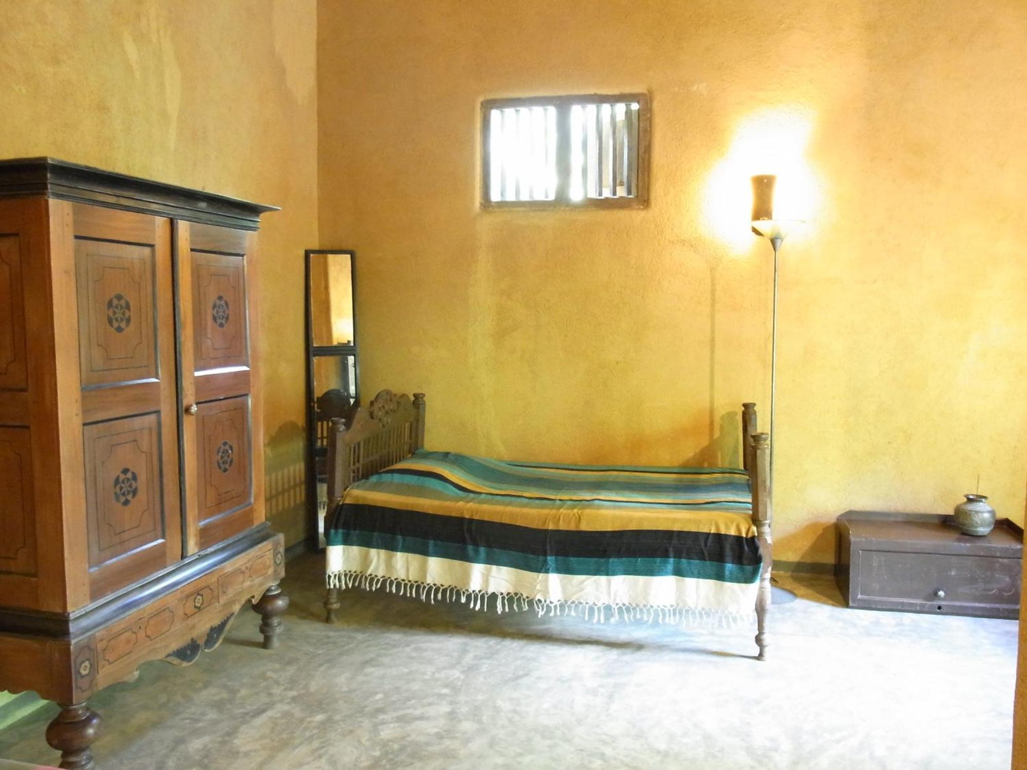 The Kandy Samadhicentre Narampanawa Room photo