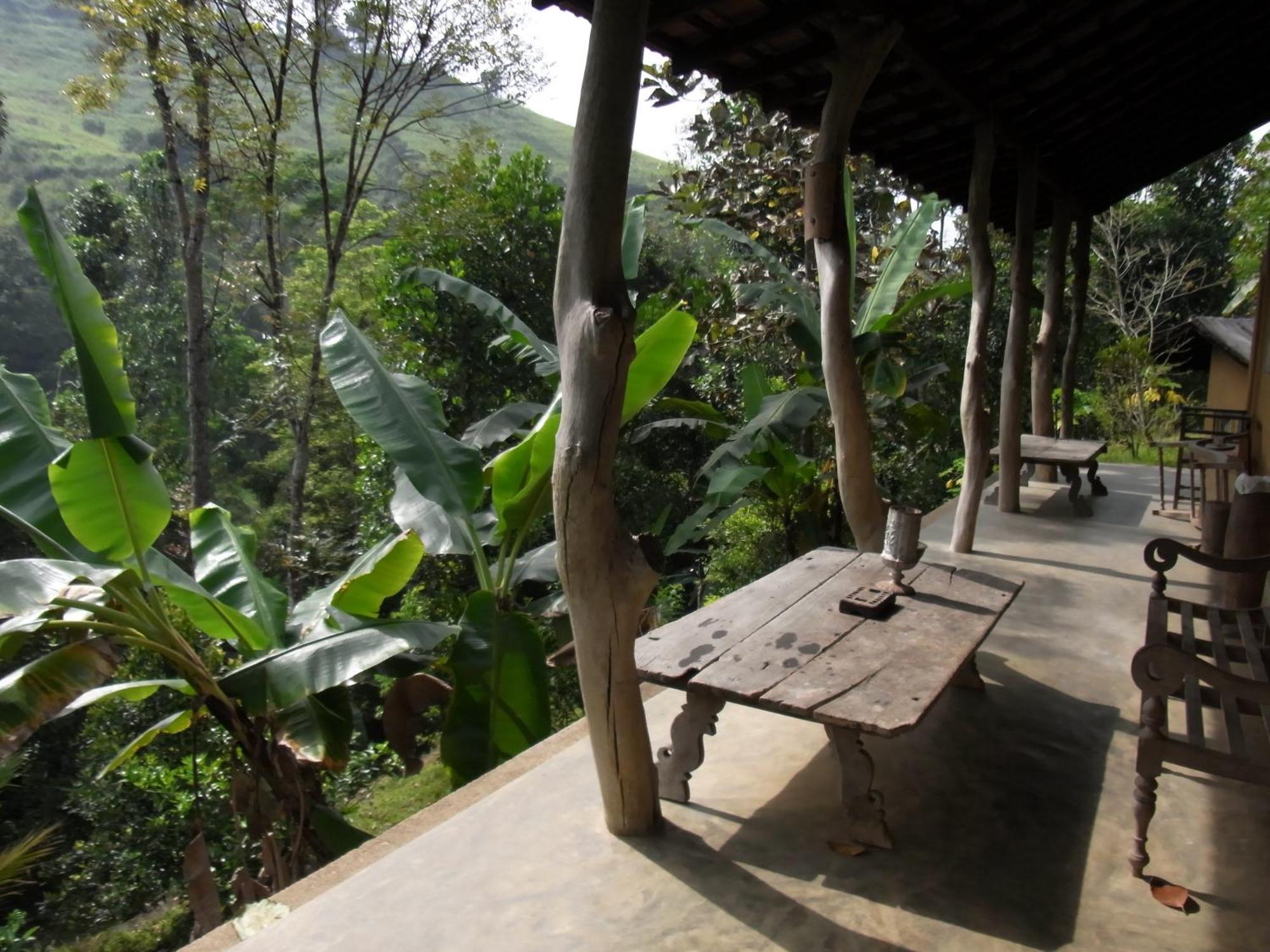 The Kandy Samadhicentre Narampanawa Room photo